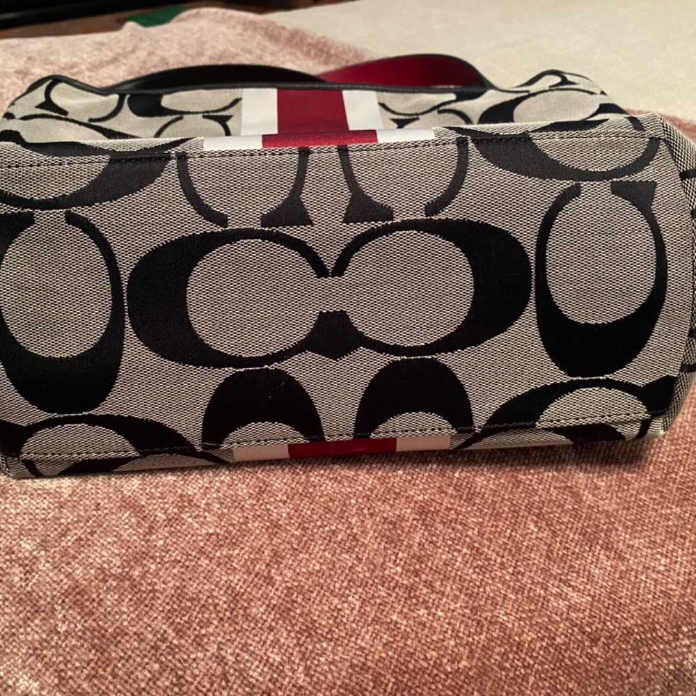 Coach purse - Picture 2 of 8